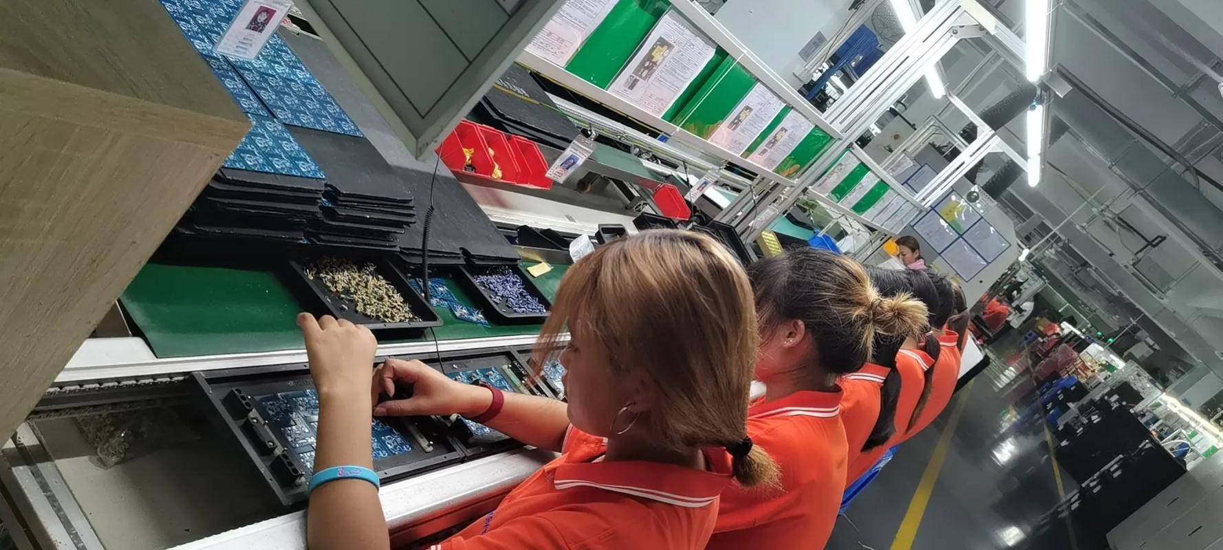 選擇新斯寶產品，適配器與充電器生產安全高效，導熱硅膠保障品質無憂